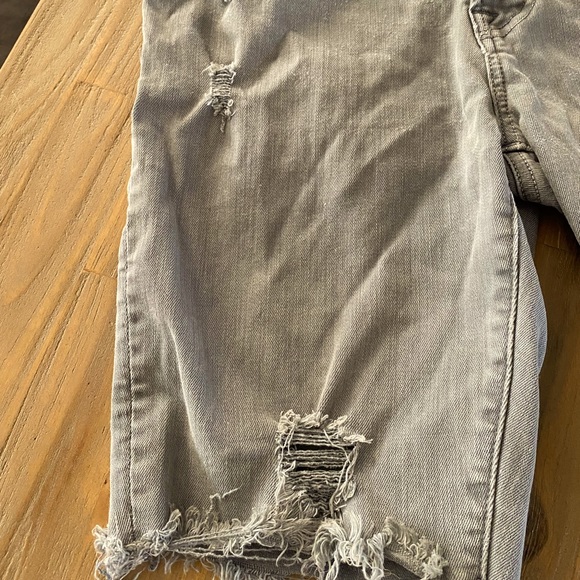 American Eagle, distressed, Bermuda denim shorts. - Picture 6 of 9